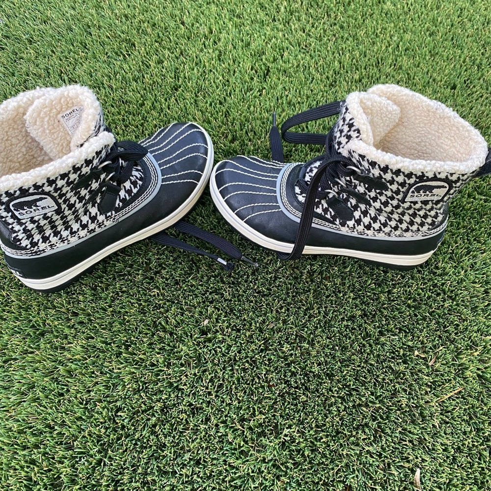 Sorel Ladies Black and White Winter Boots